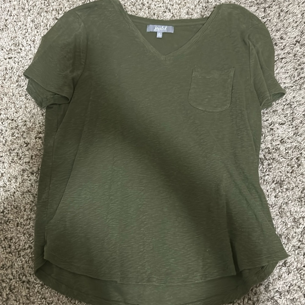 Army green knit v-neck short sleeve